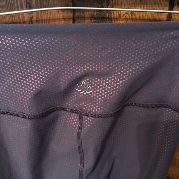 Beyond Yoga High waisted Midi Legging, Navy/Red Metallic, Size M - Picture 3 of 11